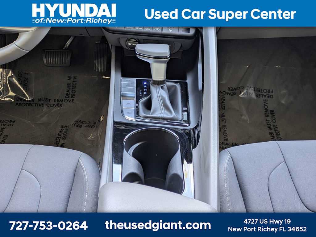 Certified 2025 Hyundai Elantra SEL FWD image 19