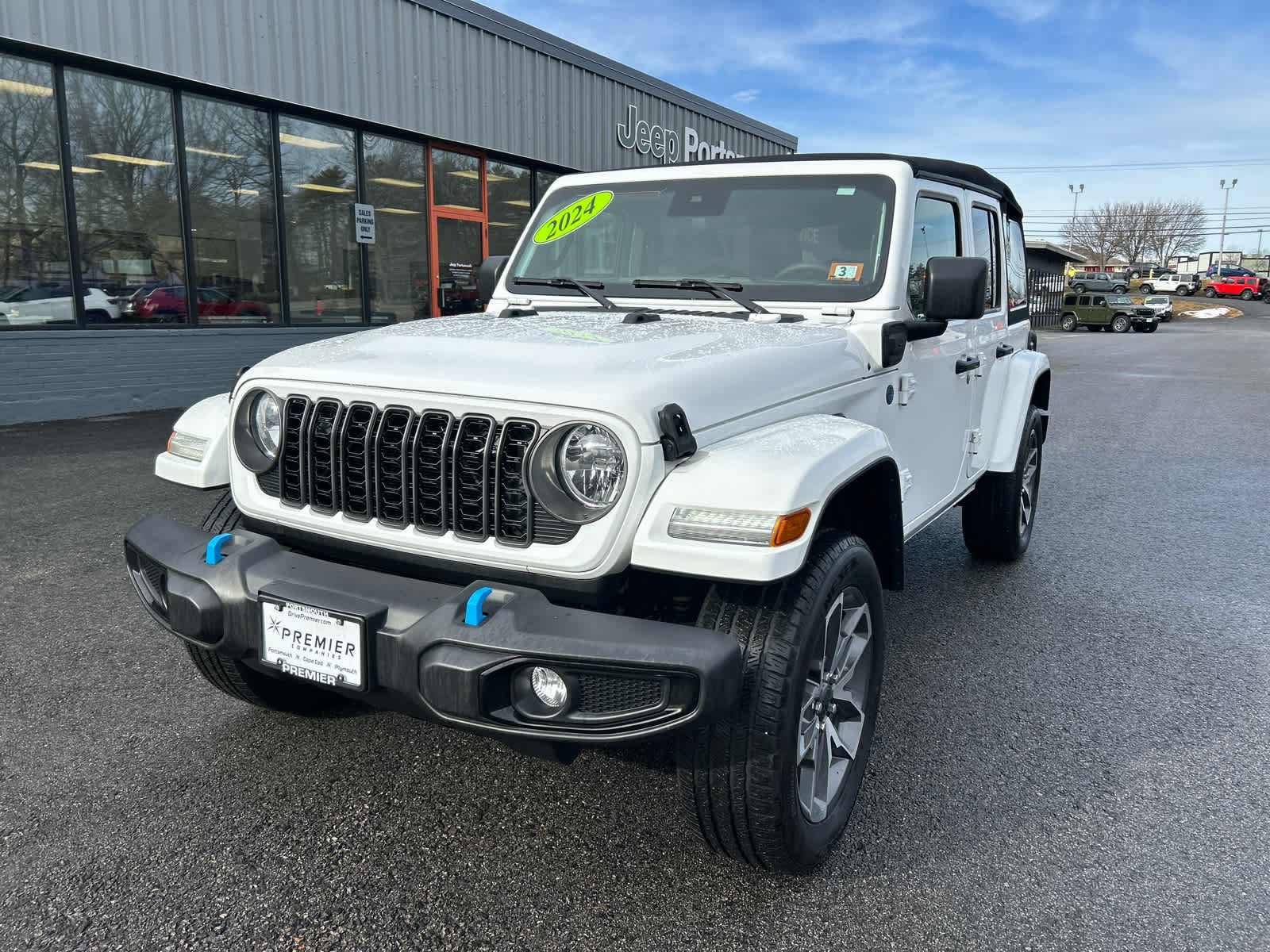 Used 2024 Jeep Wrangler Unlimited w/ Convenience Group AWD/4WD image 14