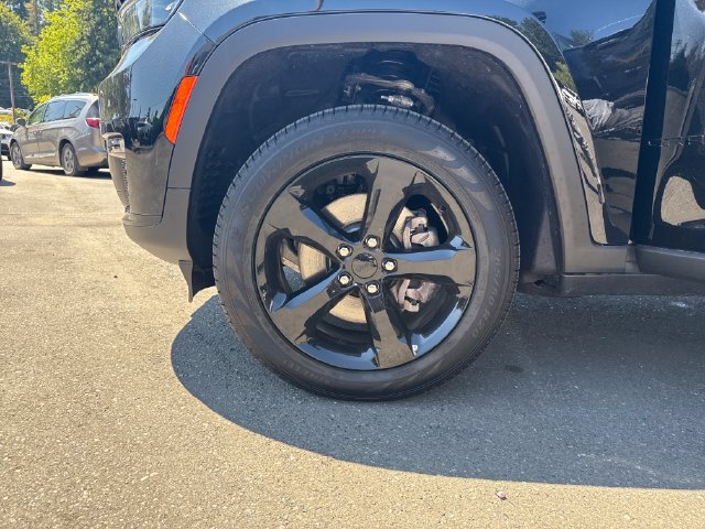 New 2025 Jeep Grand Cherokee L Limited w/ Black Appearance Package AWD/4WD image 29