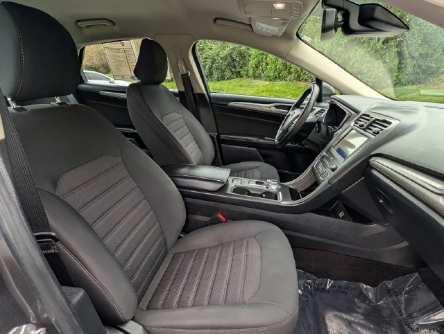 Used 2020 Ford Fusion SE FWD image 12