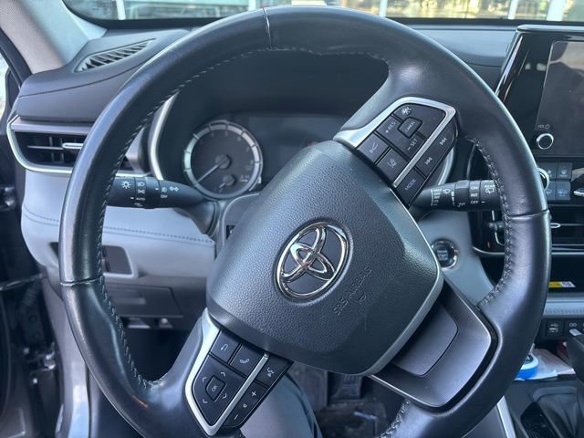 Used 2023 Toyota Highlander XLE image 10