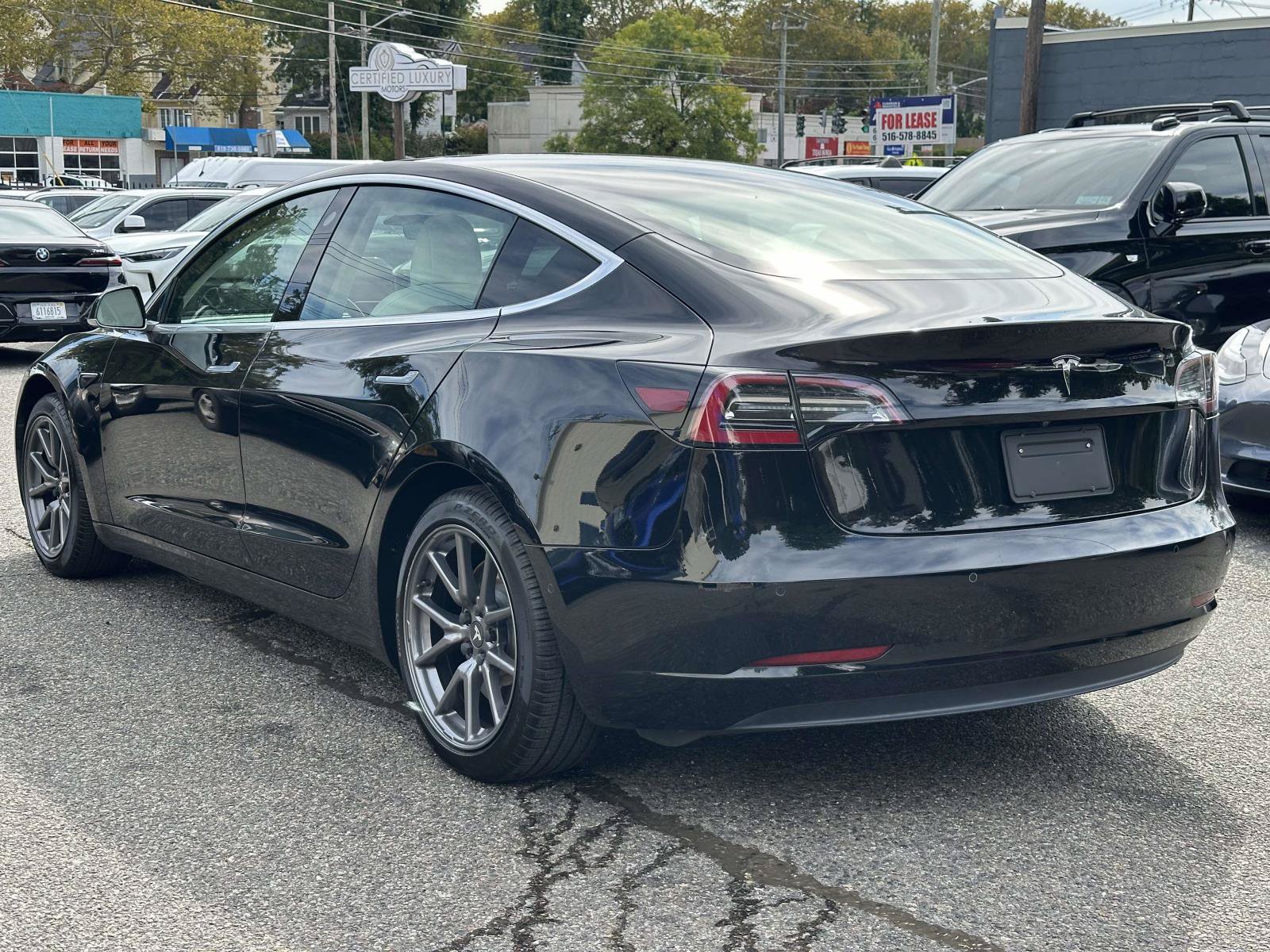 Used 2020 Tesla Model 3 Standard Range RWD image 5