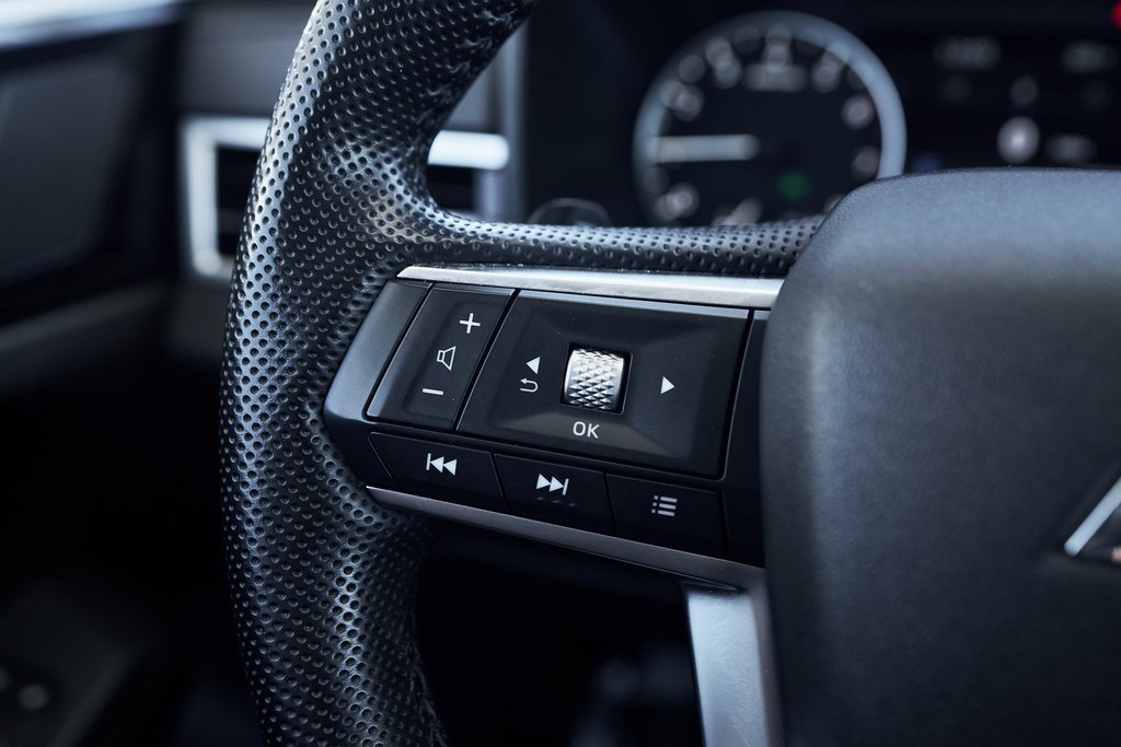 Used 2024 Mitsubishi Outlander SE image 32