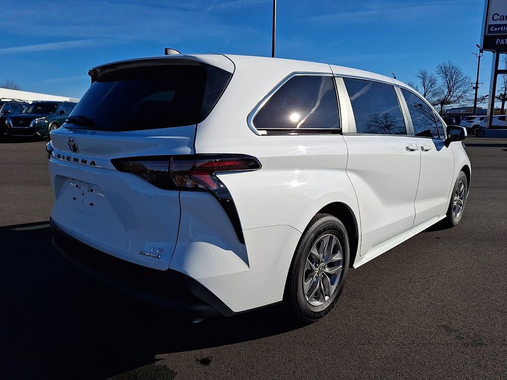 Used 2023 Toyota Sienna LE image 6