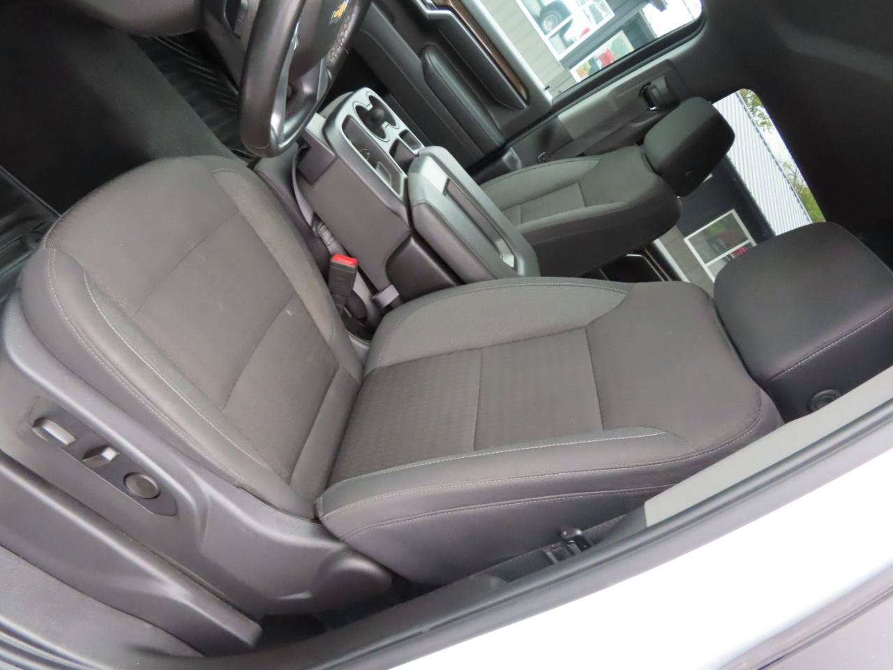 Used 2025 Chevrolet Silverado 3500 LT w/ Safety Package AWD/4WD image 30