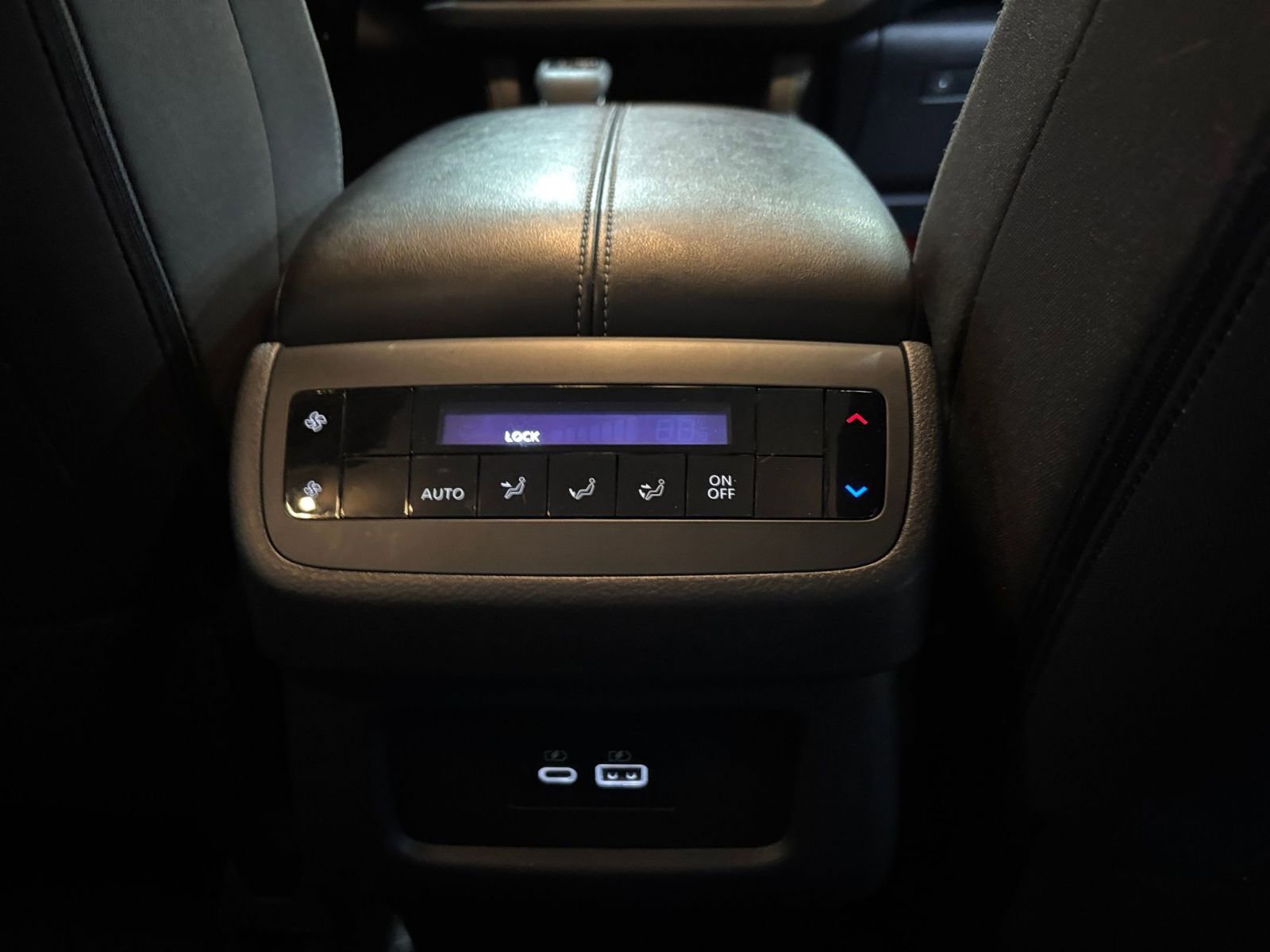 Used 2025 Nissan Pathfinder SV image 24