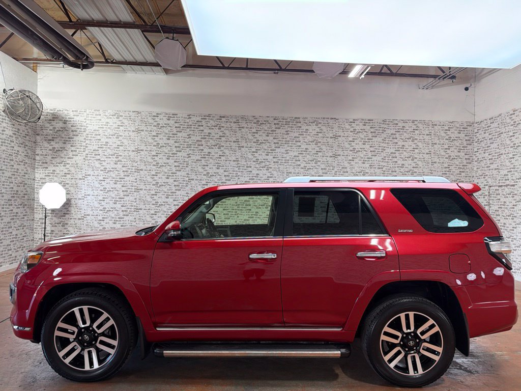 Used 2024 Toyota 4Runner Limited AWD/4WD image 4
