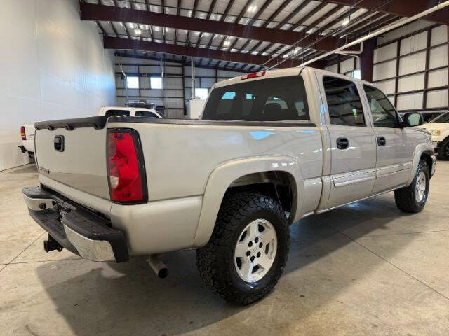 Used 2006 Chevrolet Silverado 1500 LT w/ Onstar Plus Package AWD/4WD image 8
