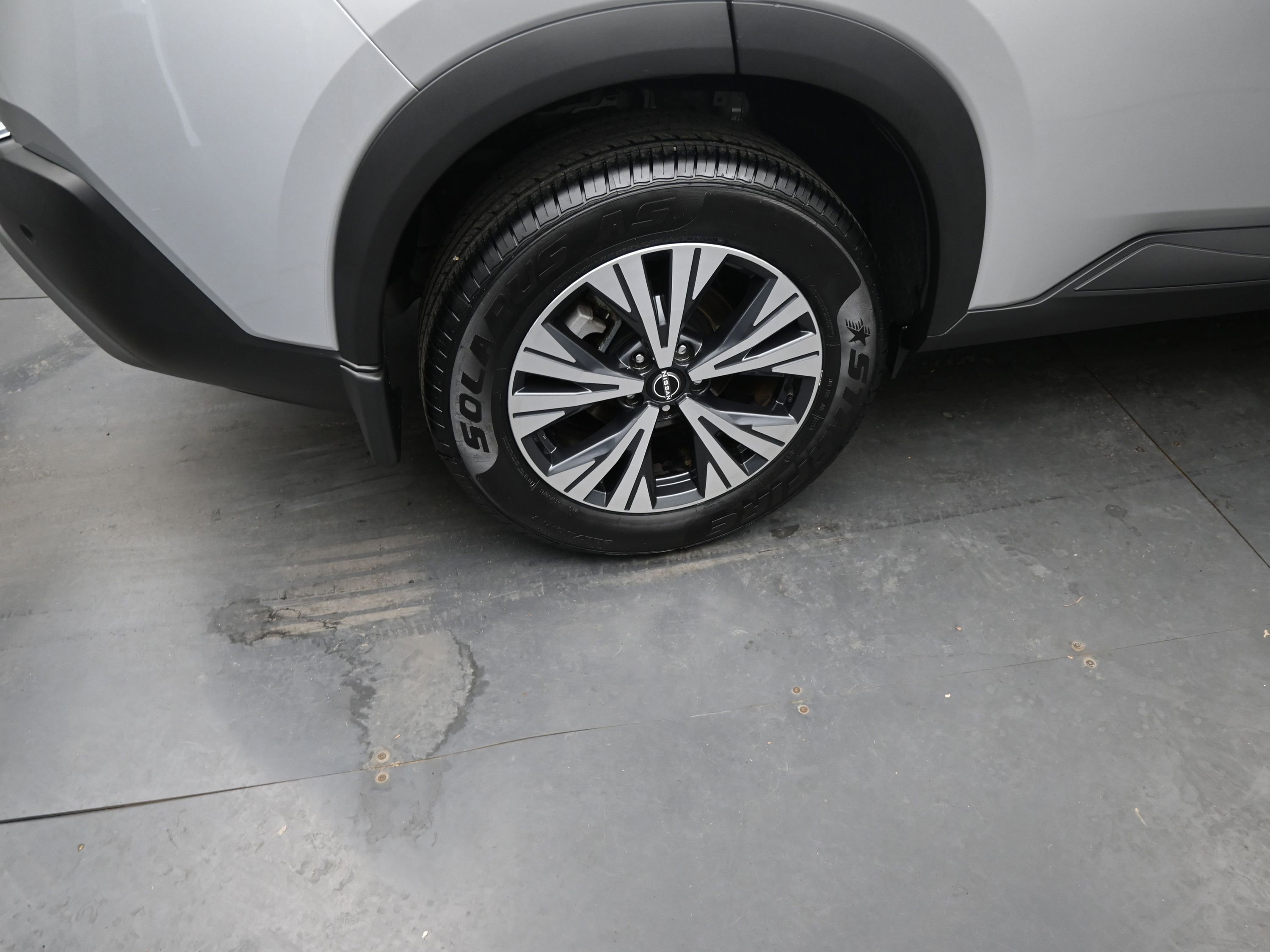 Used 2022 Nissan Rogue SV image 9