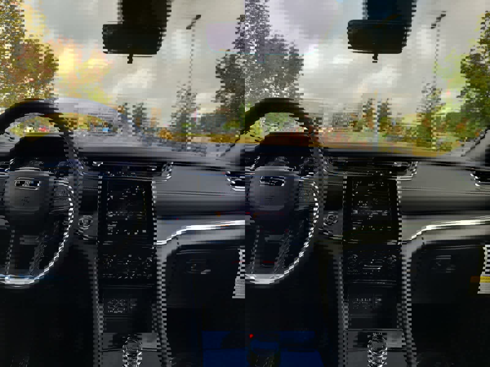 New 2025 Jeep Grand Cherokee Altitude w/ Trailer Tow Package image 18