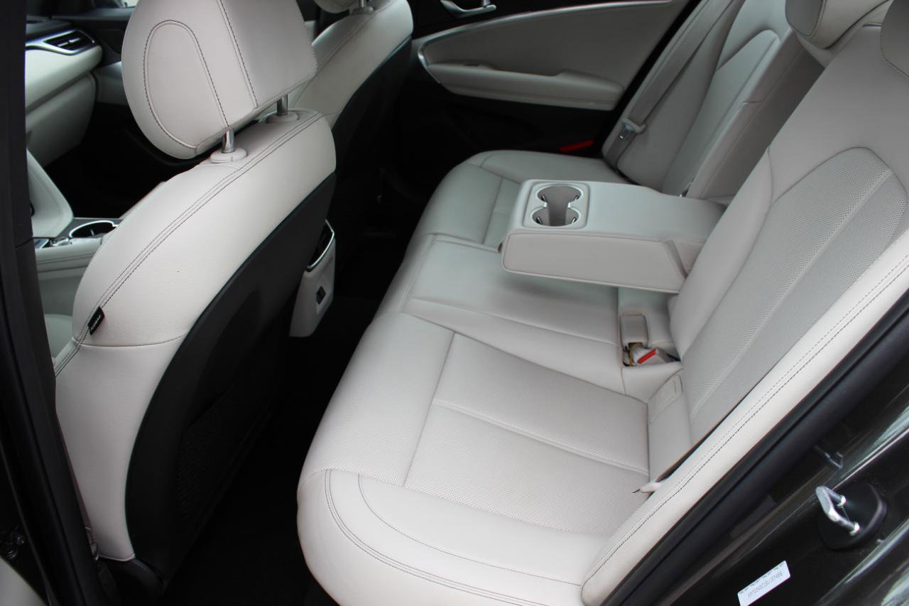 Used 2025 Genesis G70 2.5T RWD image 15