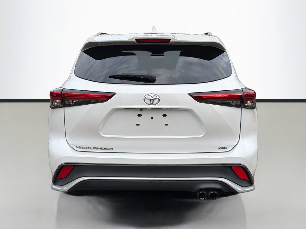 Used 2023 Toyota Highlander XSE FWD image 6