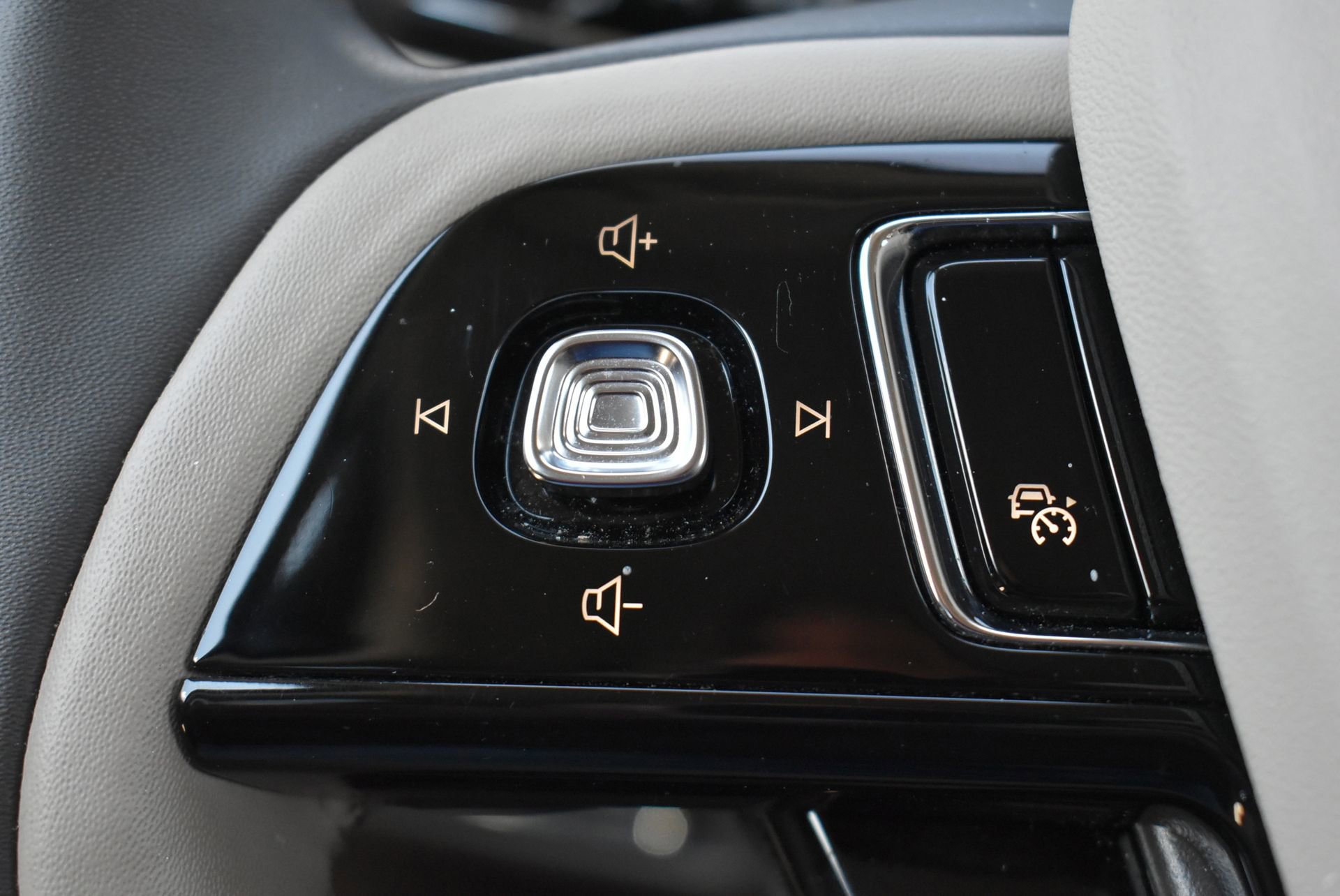 Used 2023 Lincoln Corsair AWD w/ Equipment Group 101A image 20