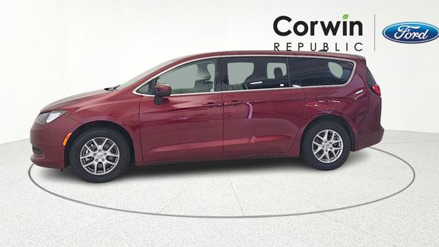 Used 2023 Chrysler Voyager LX FWD image 4