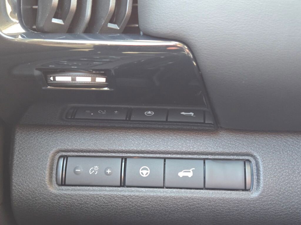 New 2025 Nissan Pathfinder SV w/ Cargo Package image 28