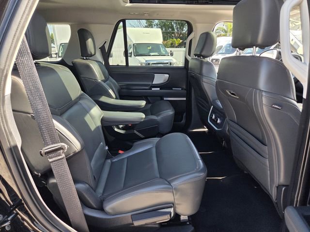 Certified 2025 Ford Expedition Active image 19