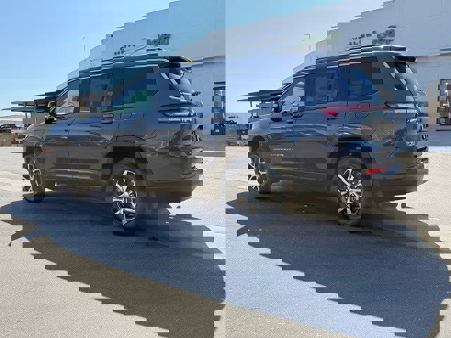 New 2025 Jeep Grand Cherokee L Limited w/ Trailer Tow Package image 4