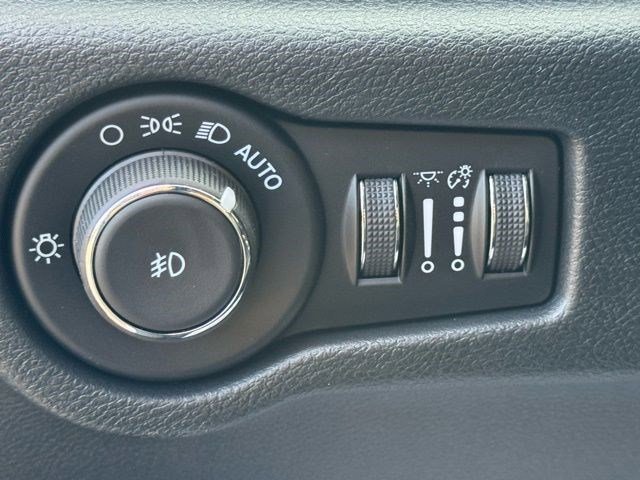 New 2026 Chrysler Pacifica Select image 14