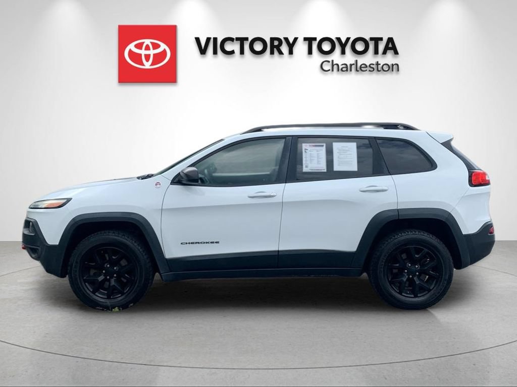 Used 2015 Jeep Cherokee Trailhawk w/ Leather Interior Group AWD/4WD image 2