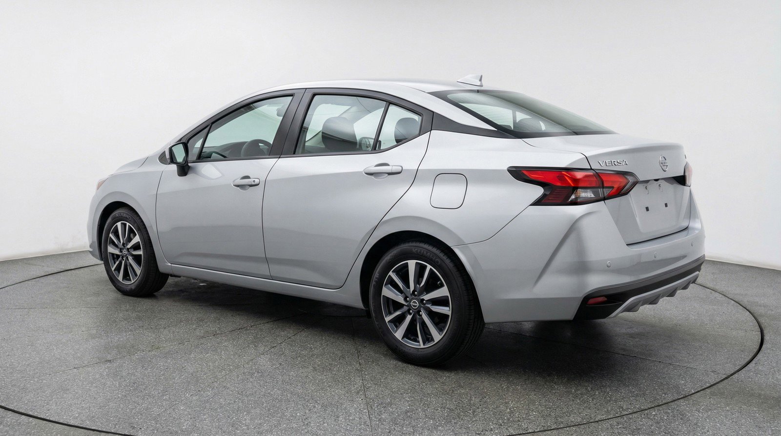 Used 2025 Nissan Versa SV image 6