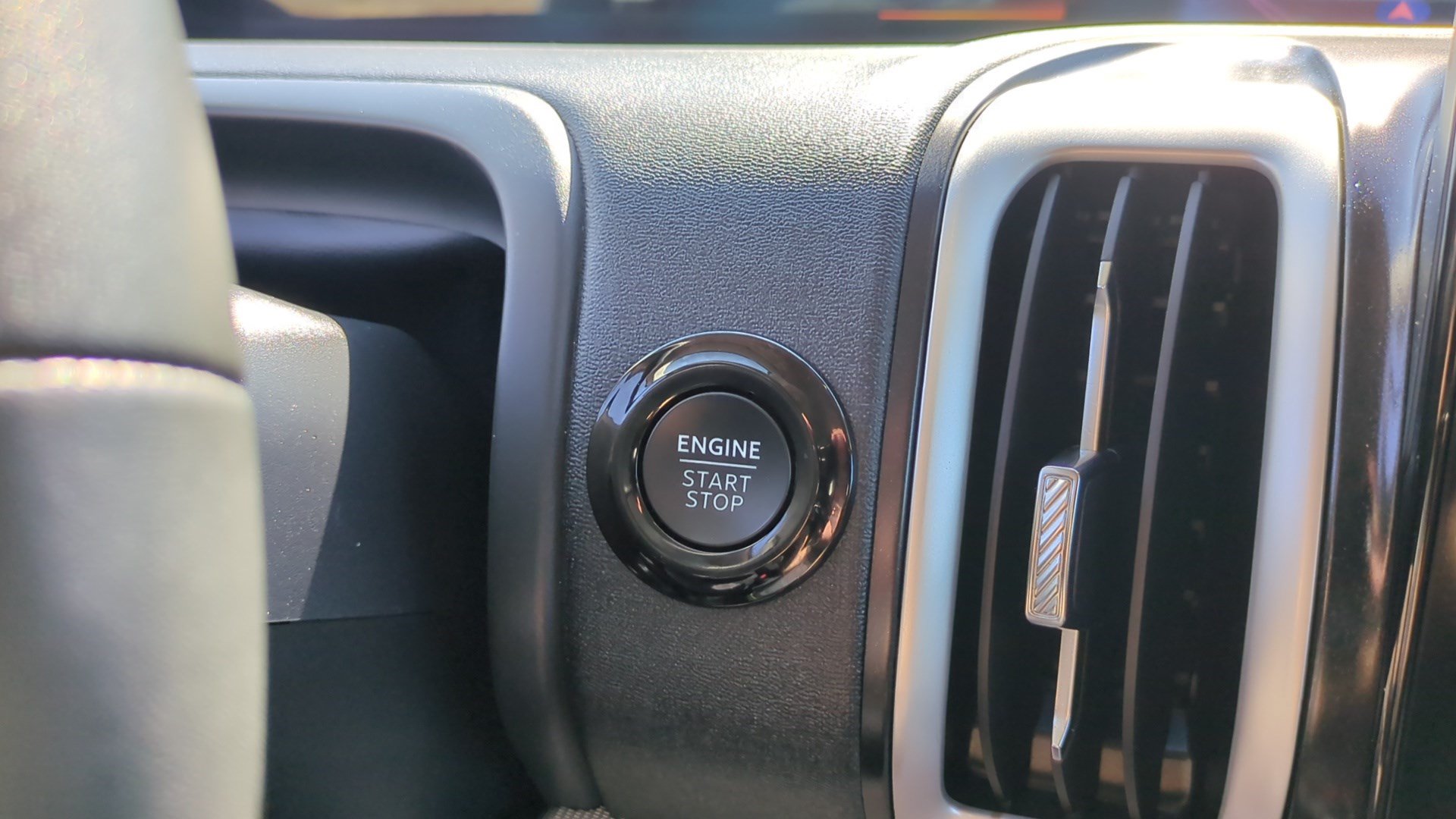 Used 2025 Ford Expedition Active AWD/4WD image 27