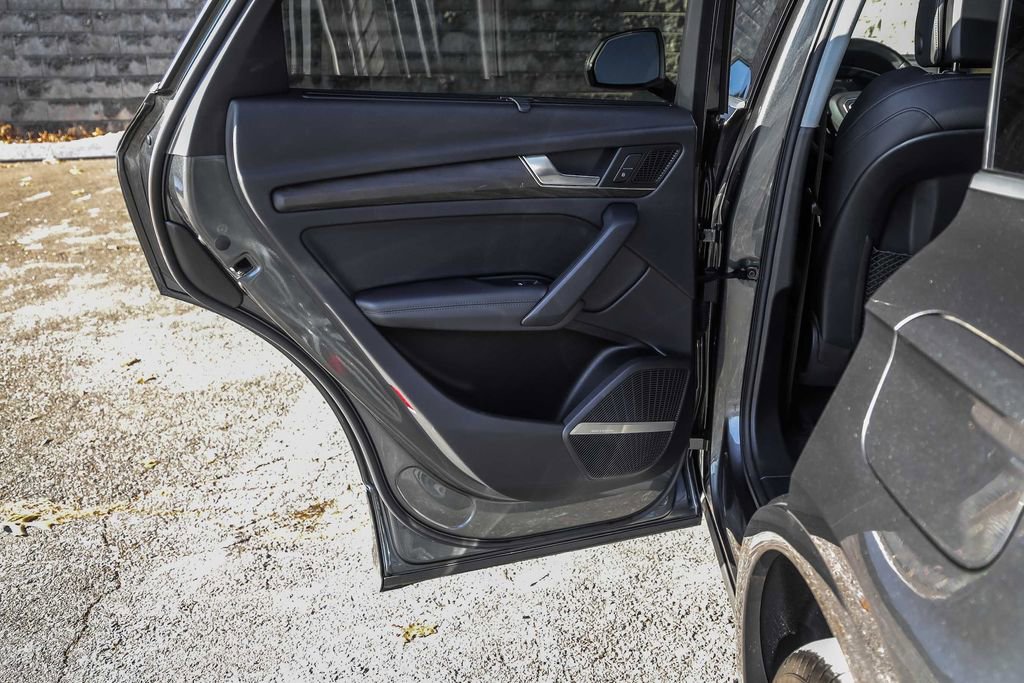 Used 2020 Audi Q5 e Prestige w/ Prestige Package image 19