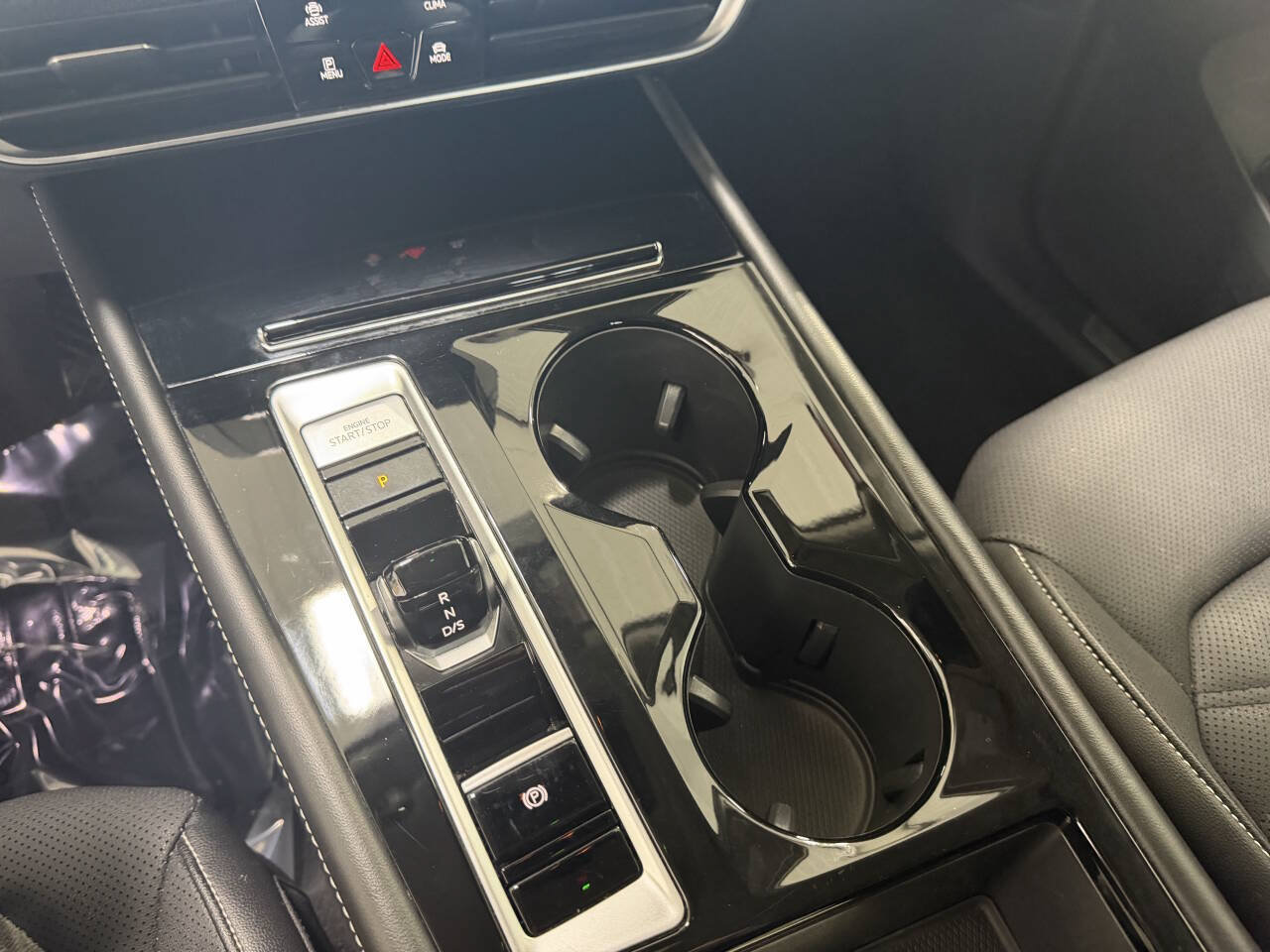 Used 2024 Volkswagen Atlas SE AWD/4WD image 10