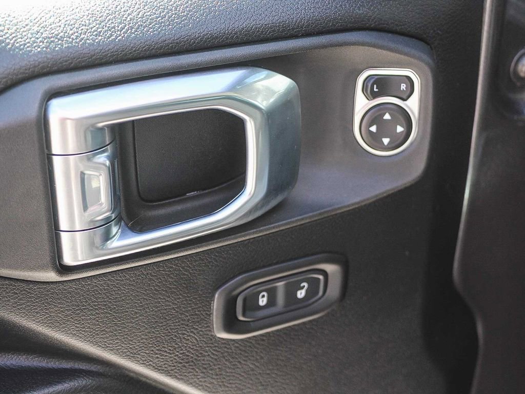 Used 2022 Jeep Wrangler Sport AWD/4WD image 19