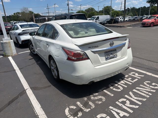 Used 2015 Nissan Altima 2.5 SV w/ Convenience Package FWD image 9
