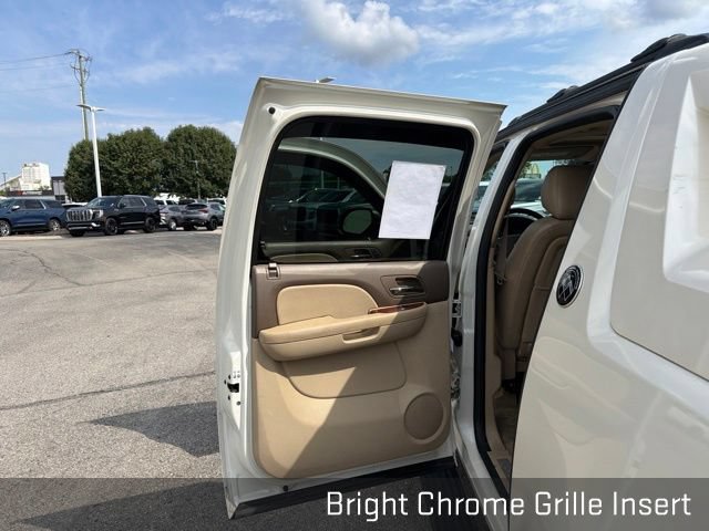 Used 2013 Chevrolet Avalanche LTZ RWD image 25