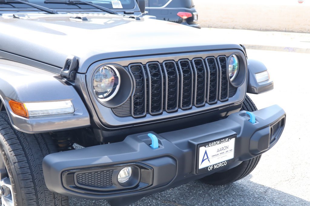 Used 2024 Jeep Wrangler Unlimited w/ Convenience Group AWD/4WD image 9