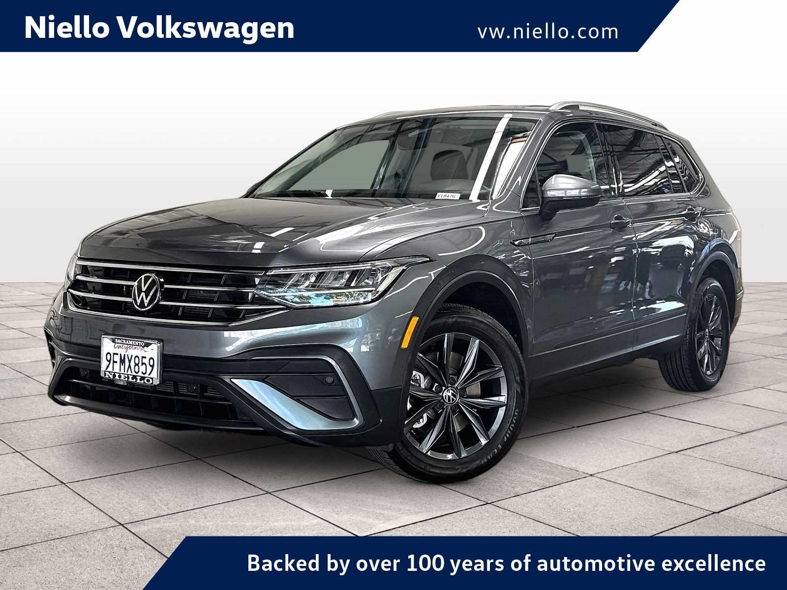 Used 2023 Volkswagen Tiguan SE FWD image 1