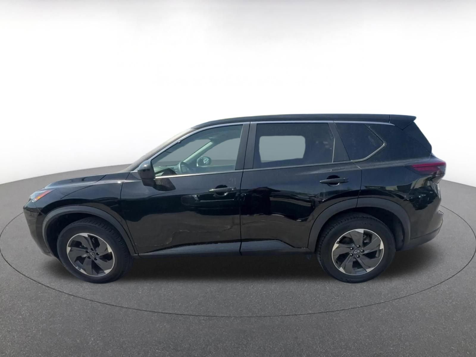 Used 2025 Nissan Rogue SV FWD image 9
