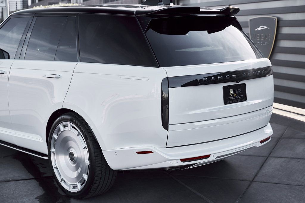 Used 2025 Land Rover Range Rover SE AWD/4WD image 9