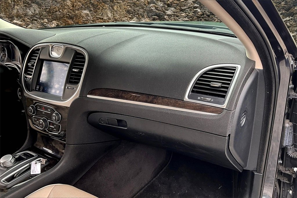 Used 2018 Chrysler 300 Limited image 15