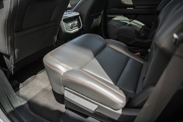 Used 2025 Ford Expedition Active AWD/4WD image 46