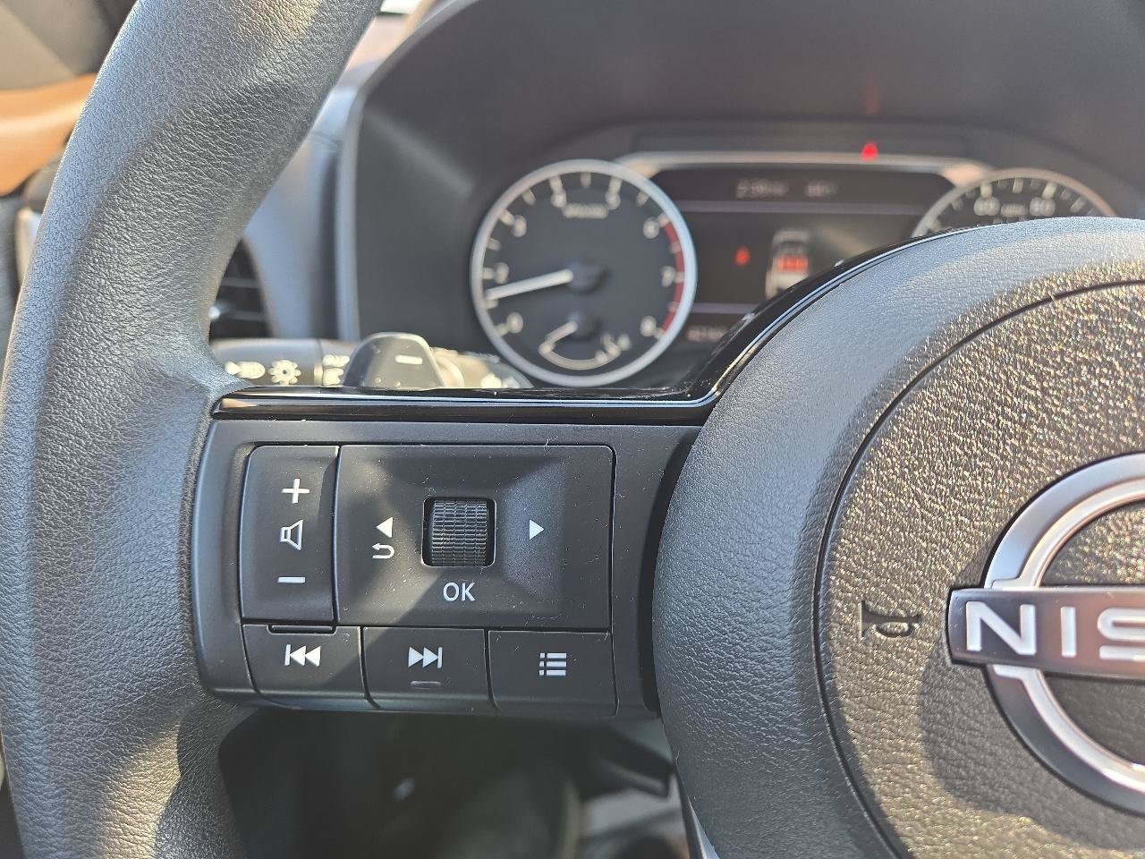 Used 2023 Nissan Rogue SV AWD/4WD image 22