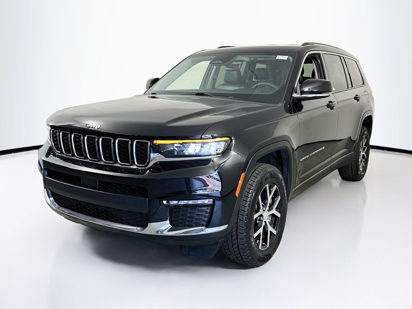 Used 2023 Jeep Grand Cherokee L Limited RWD image 1