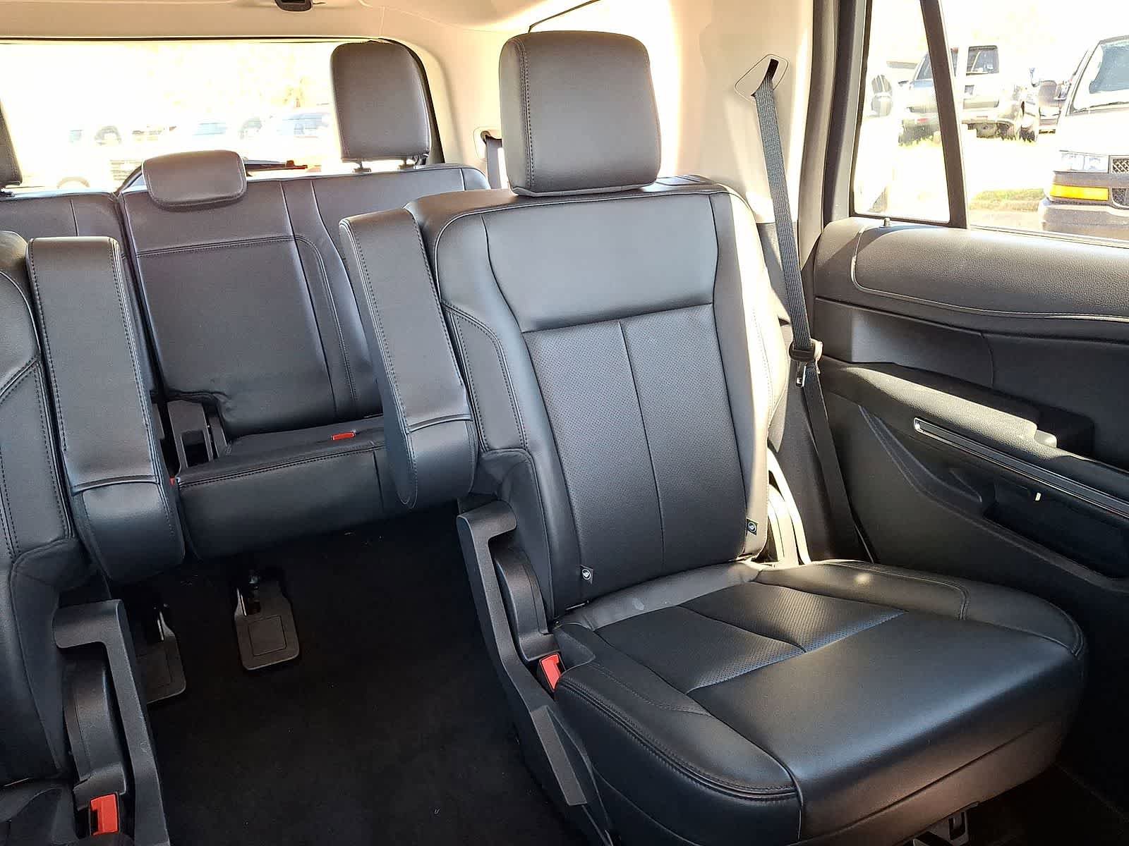 Used 2023 Ford Expedition XLT image 15