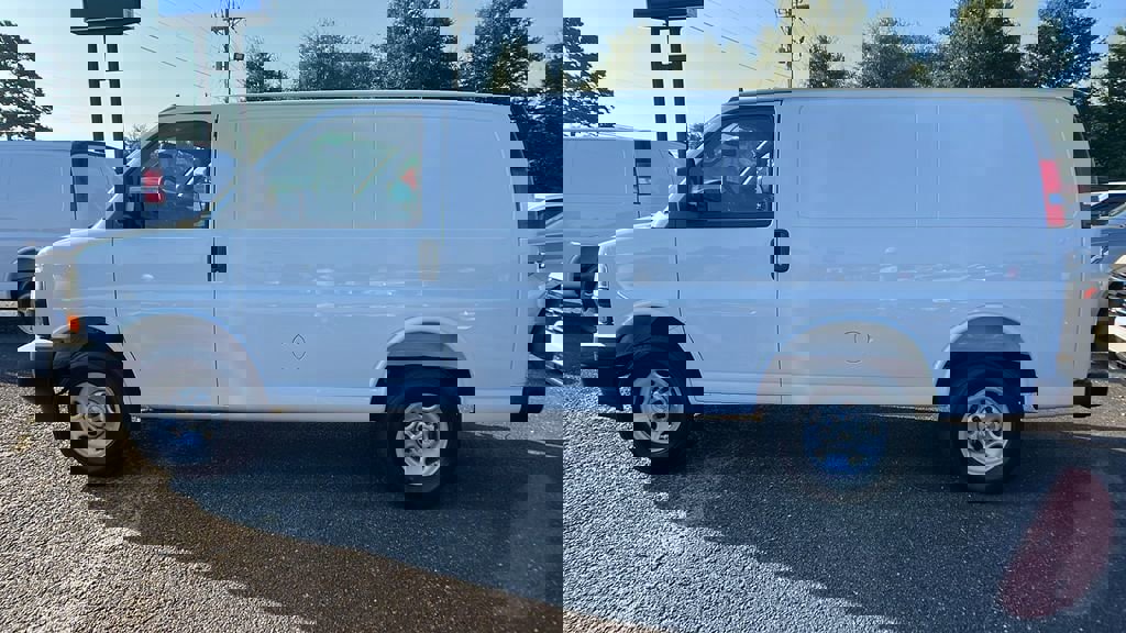 New 2025 Chevrolet Express 2500 w/ Communications Package image 7