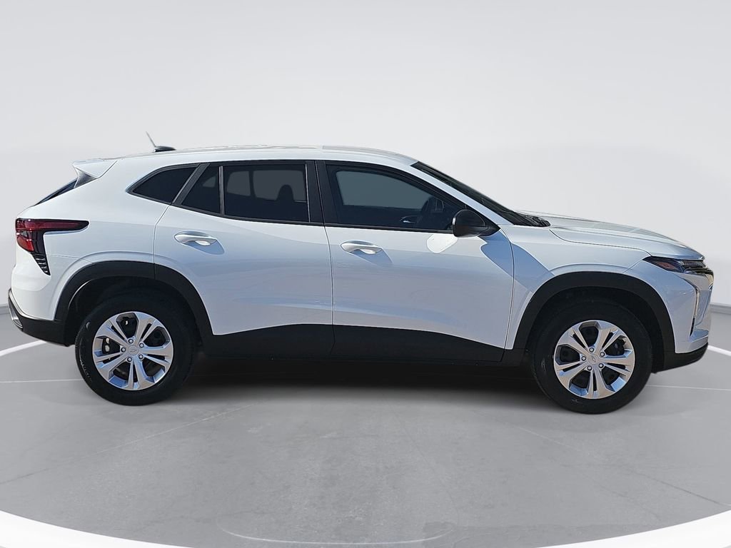 New 2026 Chevrolet Trax LS w/ Driver Confidence Package FWD video 2