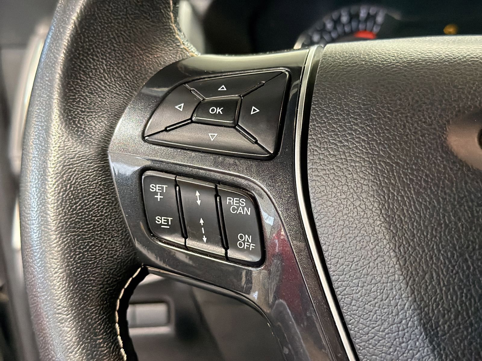 Used 2018 Ford Explorer Platinum image 28