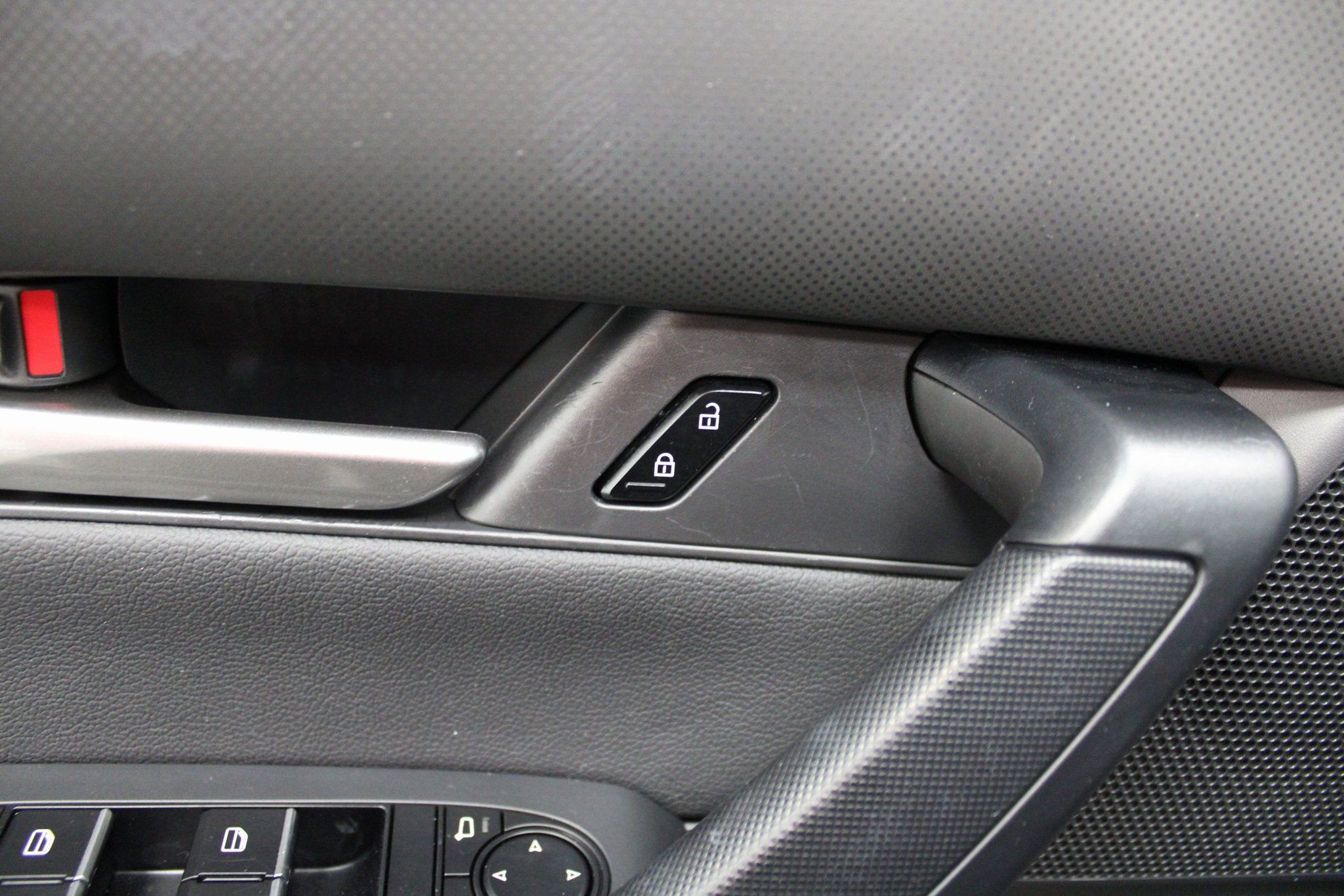 Used 2025 MAZDA CX-50 AWD 2.5 S w/ Preferred Package image 13