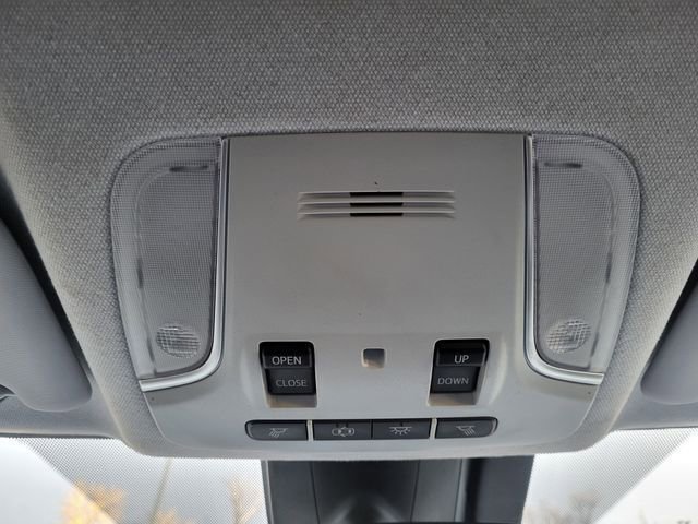 Used 2017 Toyota Prius Three image 24