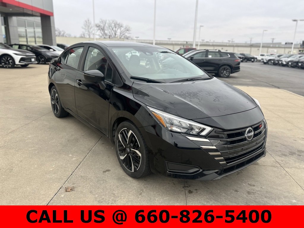 Used 2024 Nissan Versa SR image 3