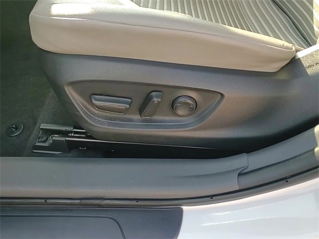 Used 2024 Toyota Camry SE image 11