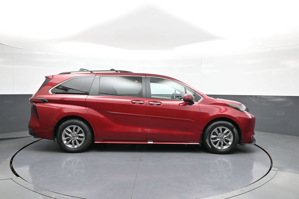 Certified 2022 Toyota Sienna XLE AWD/4WD image 5