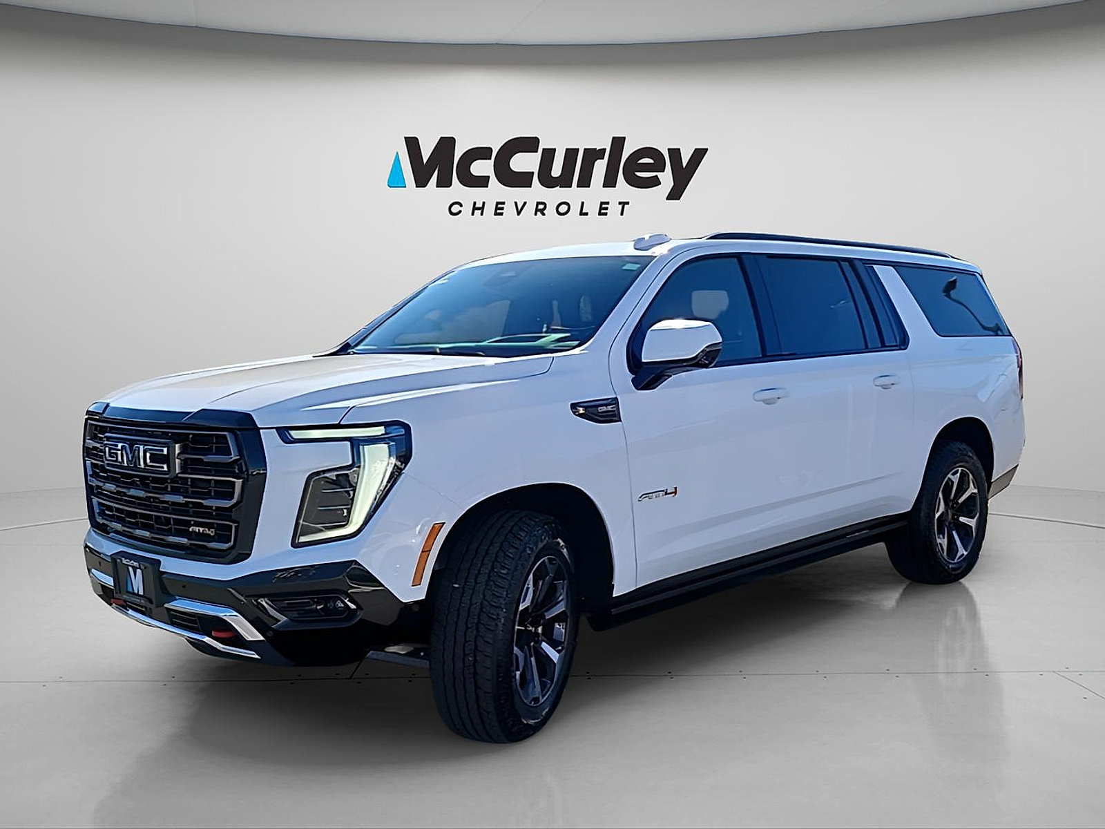 Used 2025 GMC Yukon XL AT4 Ultimate AWD/4WD image 3