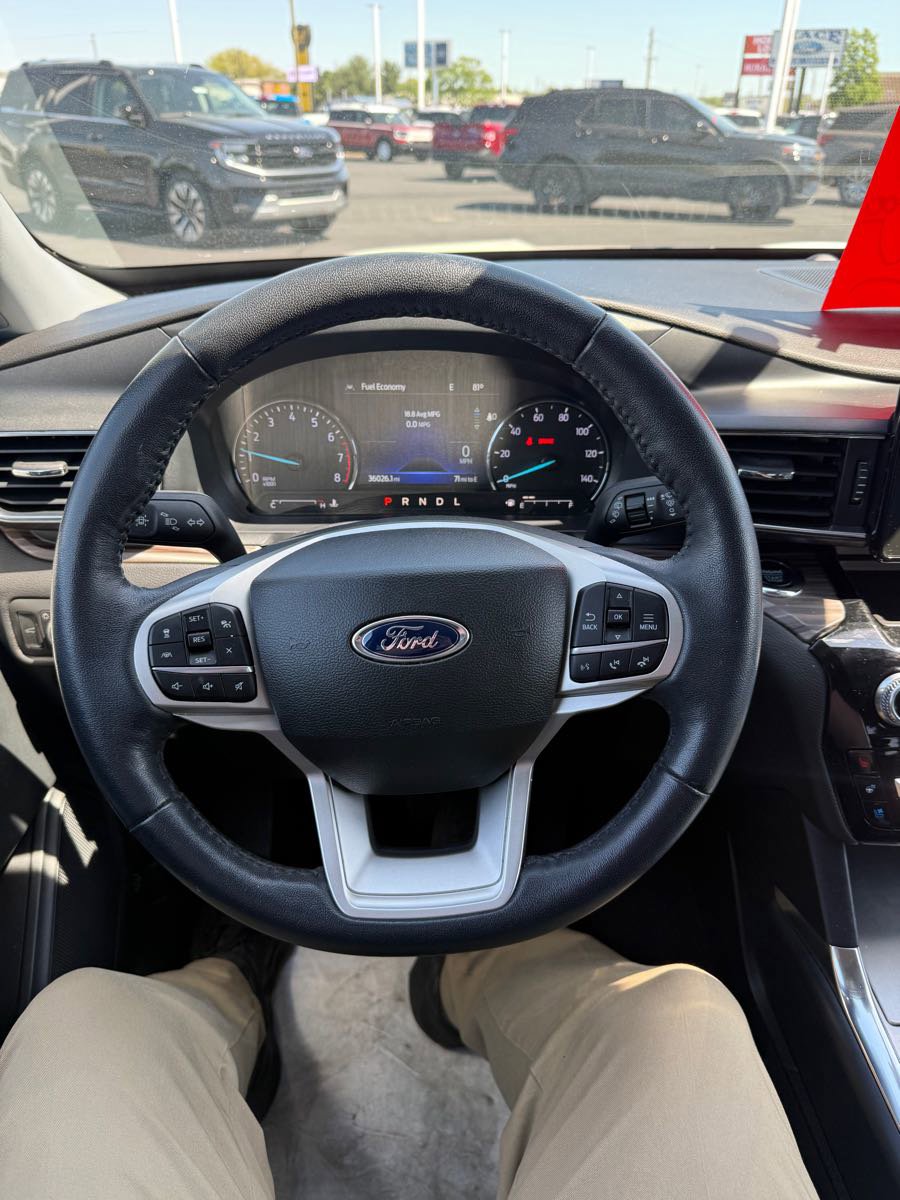 Used 2022 Ford Explorer Limited w/ Equipment Group 301A AWD/4WD image 14