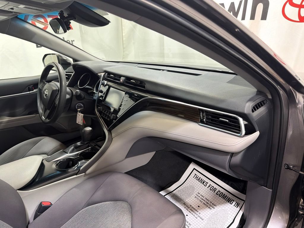 Used 2018 Toyota Camry LE FWD image 11